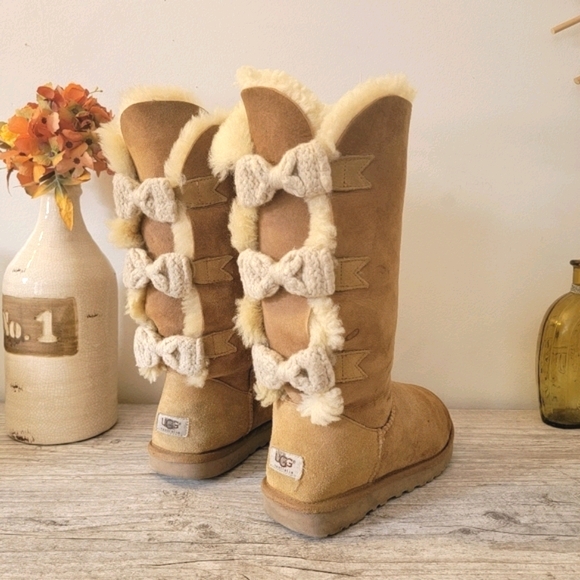 LIMITED EDITION ❗ UGG Bailey Triple Knit Bow Tall - Picture 2 of 13